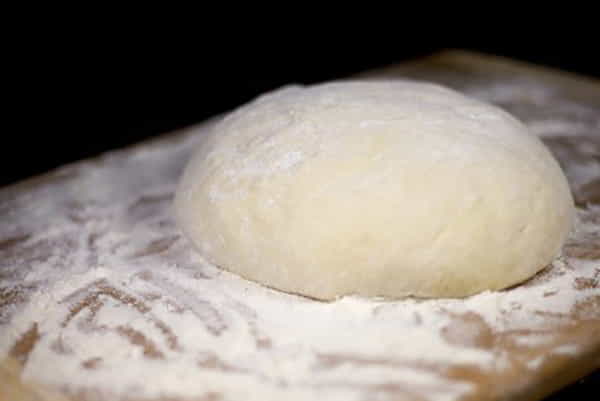 ورز دادن خمیر نان شیرمال