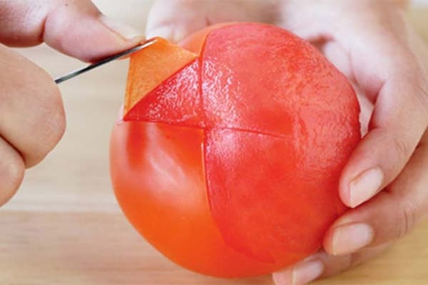 آموزش پوست کندن گوجه فرنگی