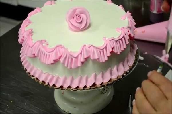تزیین کیک با خامه رنگی