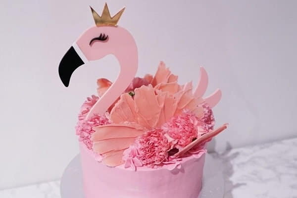 استفاده از استند برای کیک تولد دخترانه