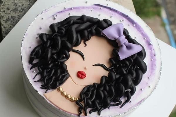 تصویر دختر روی کیک