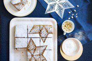 تزیین کیک با پودر قند